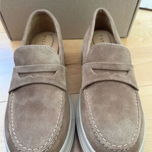 Elegant Women's Tan Loafers